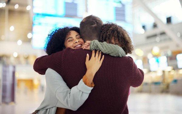 Intégration en France : tout ce qu'il faut savoir sur le titre de séjour pour les talents étrangers