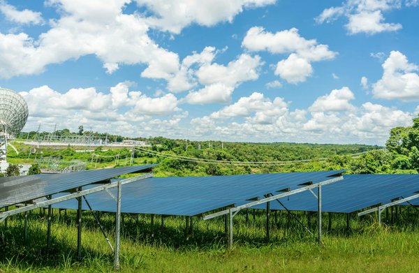 Quelle est l'administration qui instruit le permis de construire d'un parc photovoltaïque au sol ?